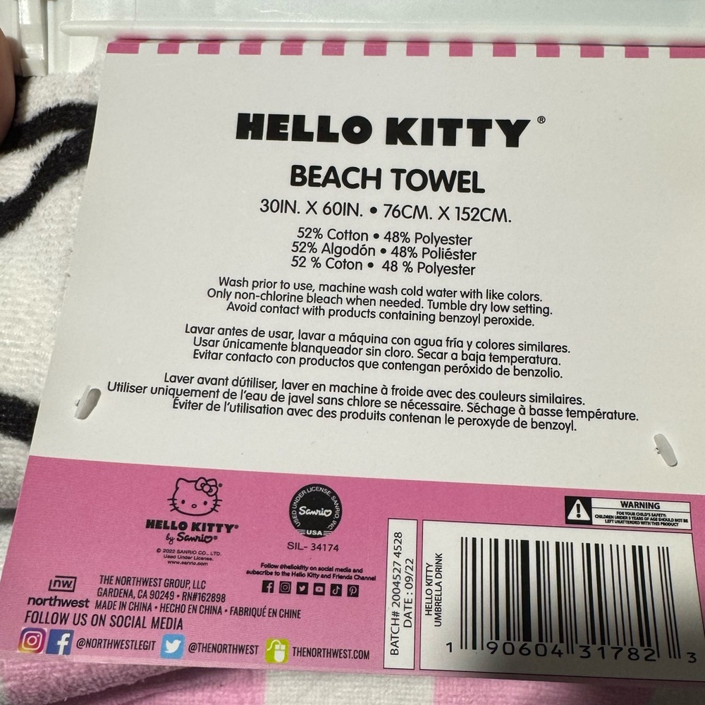 Hello Kitty Pink Beach Towel - Picture 4 of 5